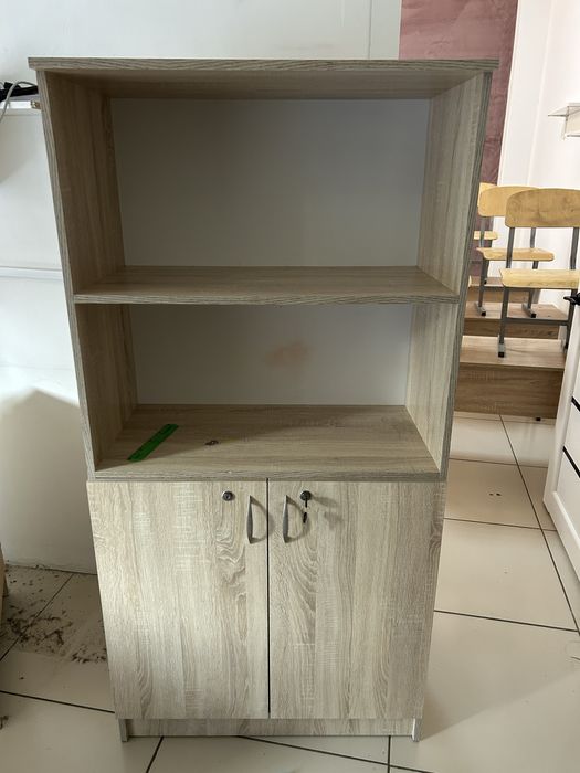 Шкаф для офиса в хорошем состояний