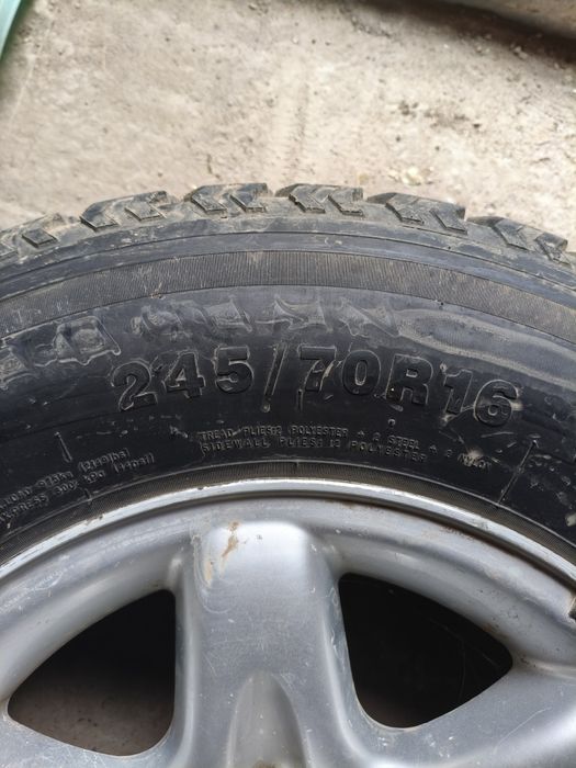 Продам оригинальные диски с резиной