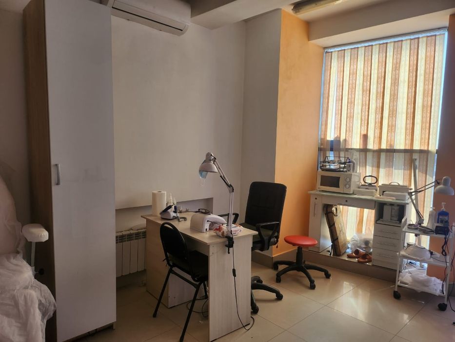 Маникюрный столик в аренду