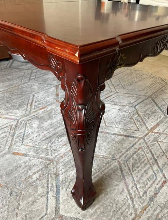 Продам стол для гостиной