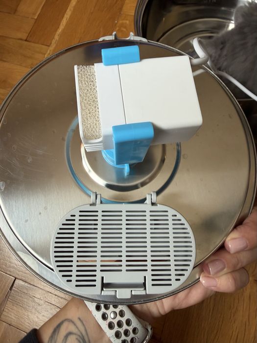 Стоманена поилка за котки