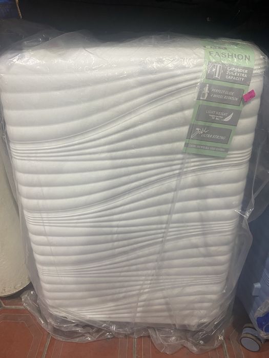 Полипрапиленовый чемодан