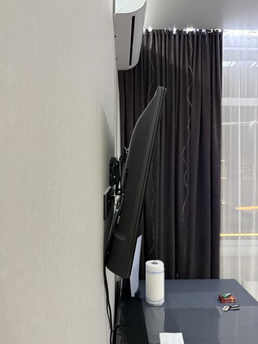 Телевизор LG + кронштейн