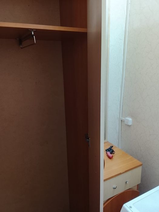 Продам прихожую срочно