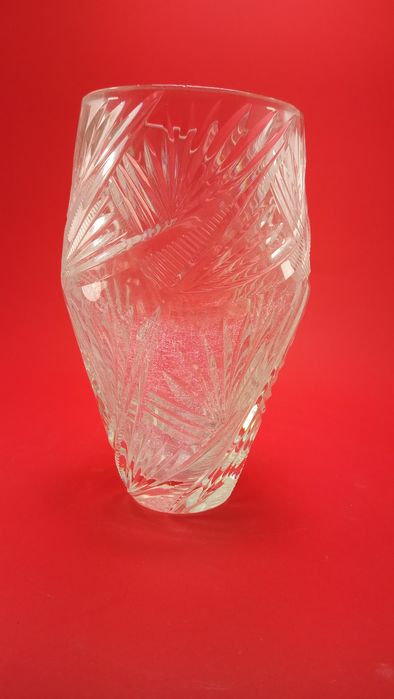 Продается хрустальная ваза .