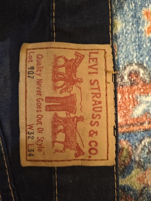 Джинсы Levi's 907 bootcut