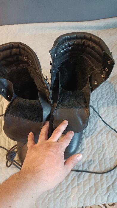 Продаю Унты и Берцы