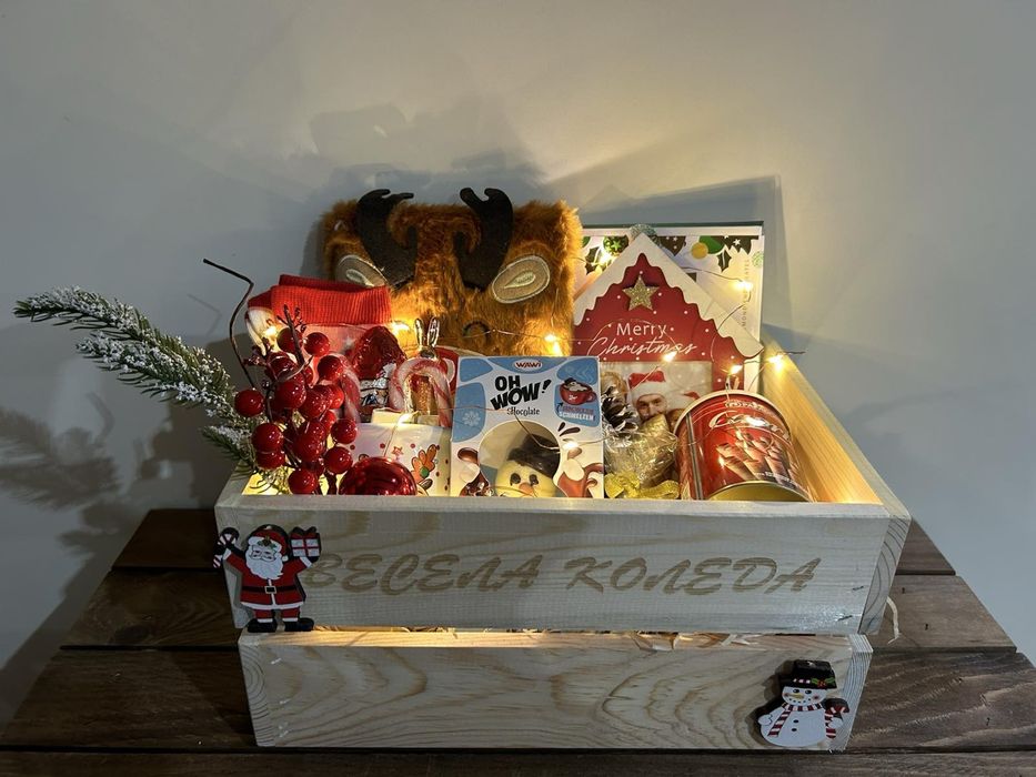 Дървена щайга за корпоративни коледни подаръци