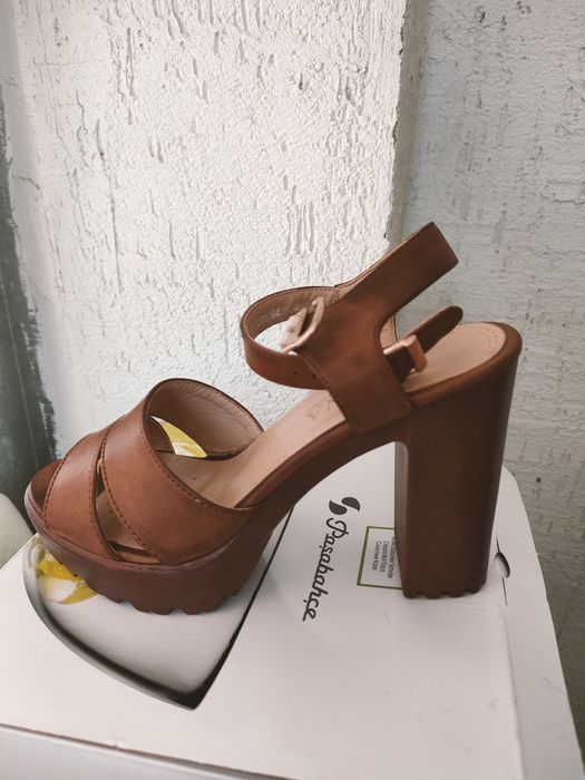 Продам босоножки или обмен на смесь нутрилак