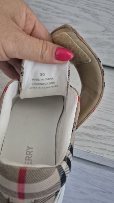 Обувки  Burberry размер 31, отлично състояние