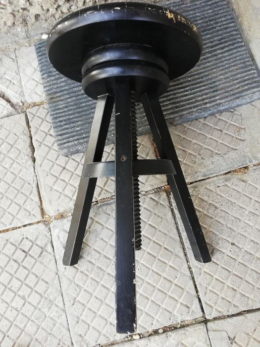 Винтидж дървен стол за пиано