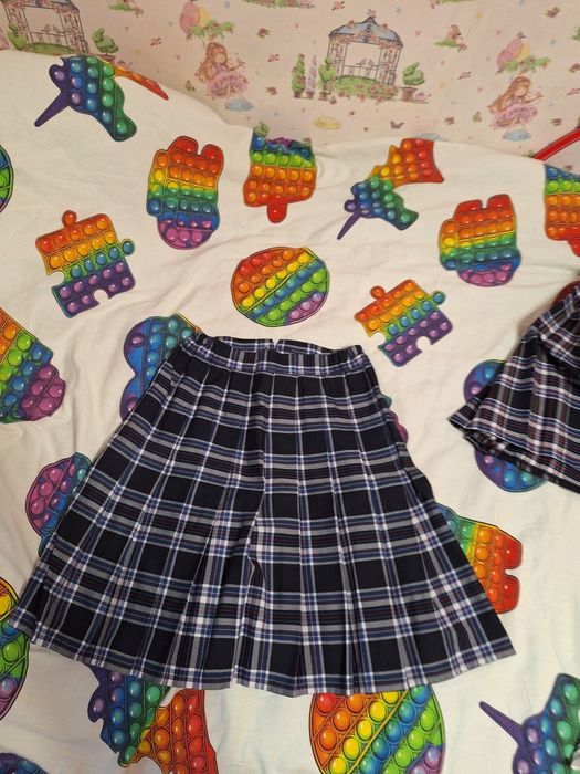 Продам школьную одежду