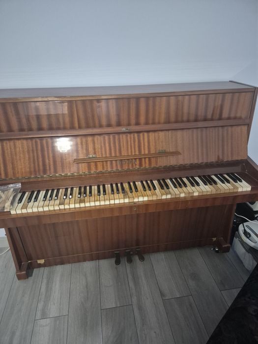 Vanzare pianina Doina.
