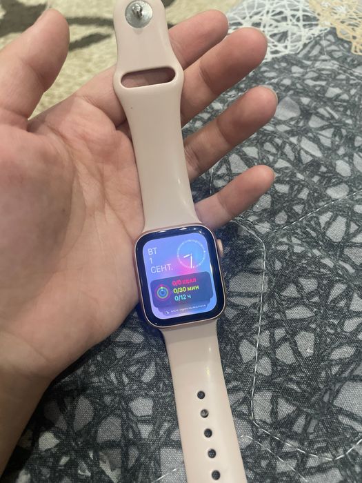 Apple Watch SE (40 мм, Rose Gold)
