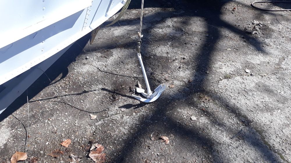 Продавам моторна лодка алуминиева