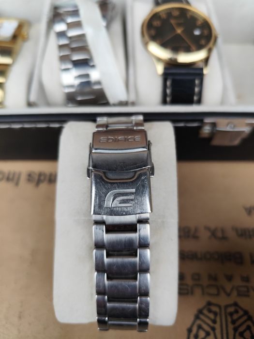 Часовници по договарян всички работещи .