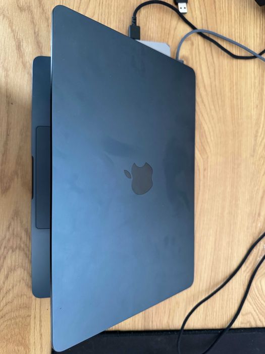 Macbook air m3 13”, 16gb ram nou(folosit o lună)