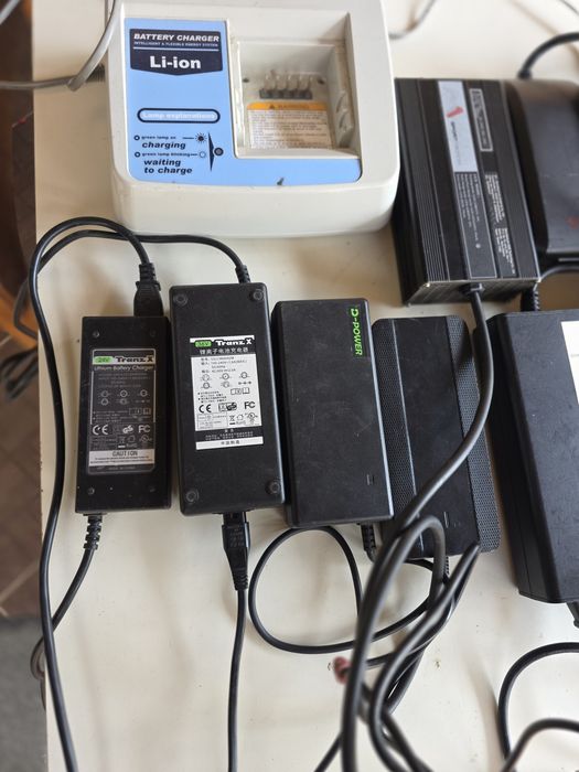 Diferite Incarcatoare si Display-uri 24v ,36v ,48v