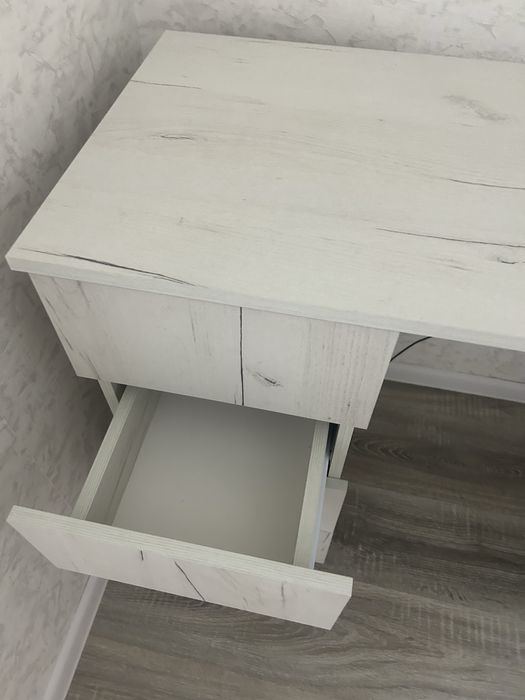 Стол компьютерный новый