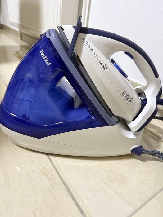 Masina de calcat cu aburi TEFAL