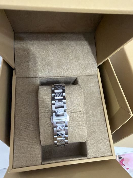 Часы Burberry женские