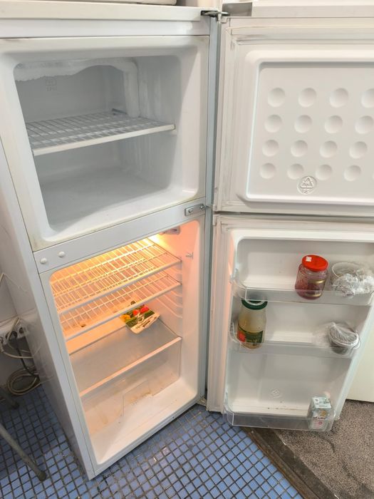 Холодильник и микроволновая печь