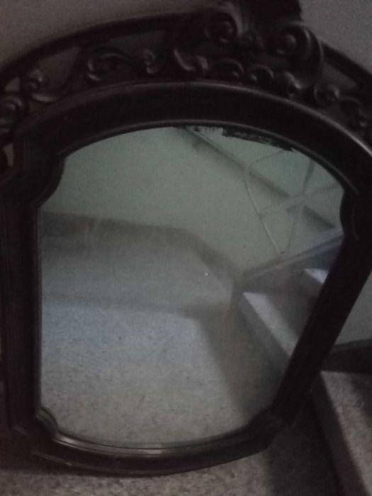 Старинно огледало голямо с дървена рамка с дърворезба