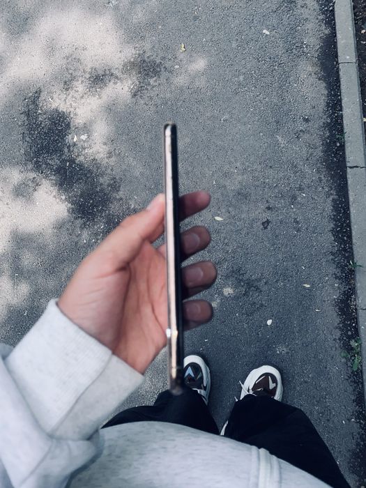Продам Iphone XS Max в хорошем состояний