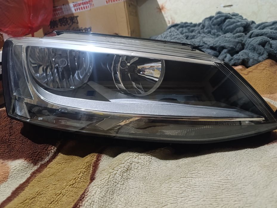 Фары на Фольксваген Jetta 6