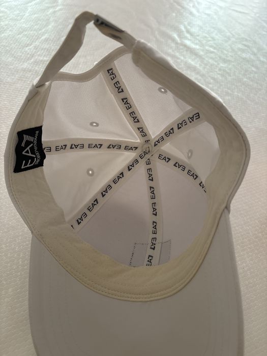 Продам кепку EA7