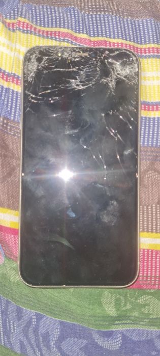 Продам iPhone 11 на запчасть