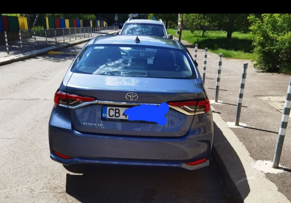 Лек автомобил Toyota Corolla