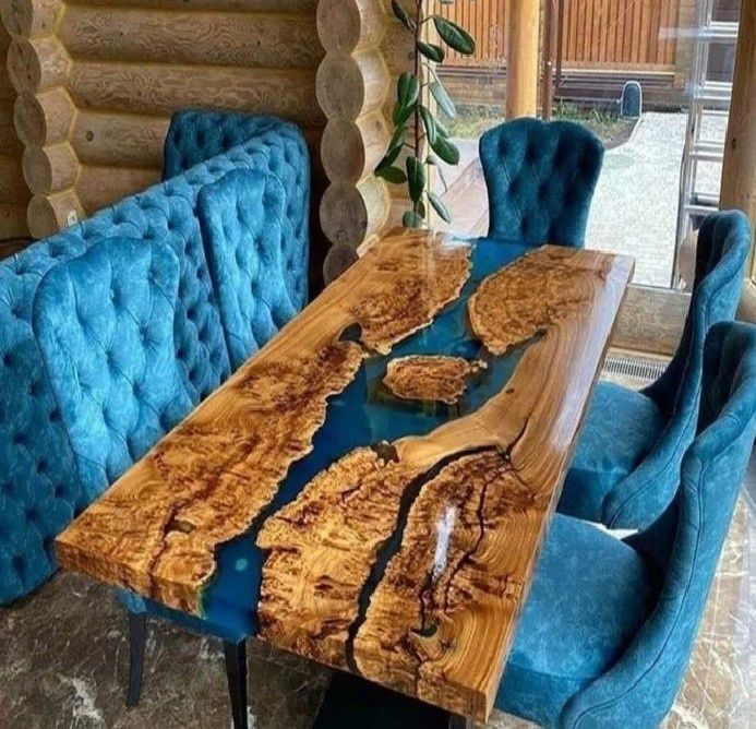 Smaladan Stol stul va barcha dekorativni buyumlar