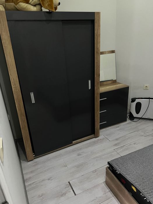 Спален комплект. Спалня , нощно шкафче , гардероб , скрин с огледало