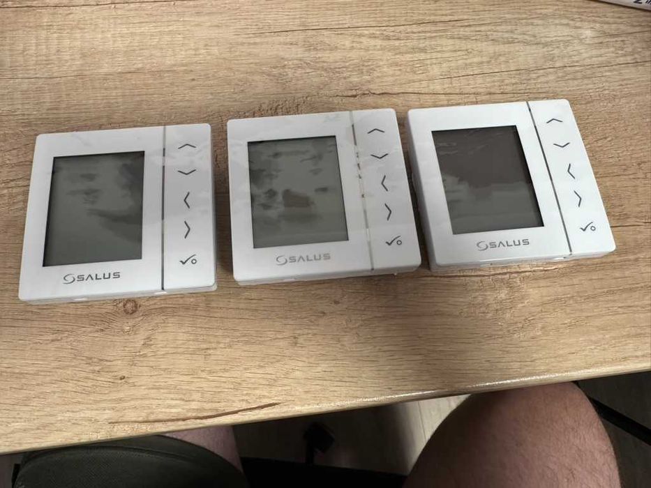 Termostat wireless Salus VS20WRF (Sistem Smart Home iT600 / ZigBee) - 3 bucăți