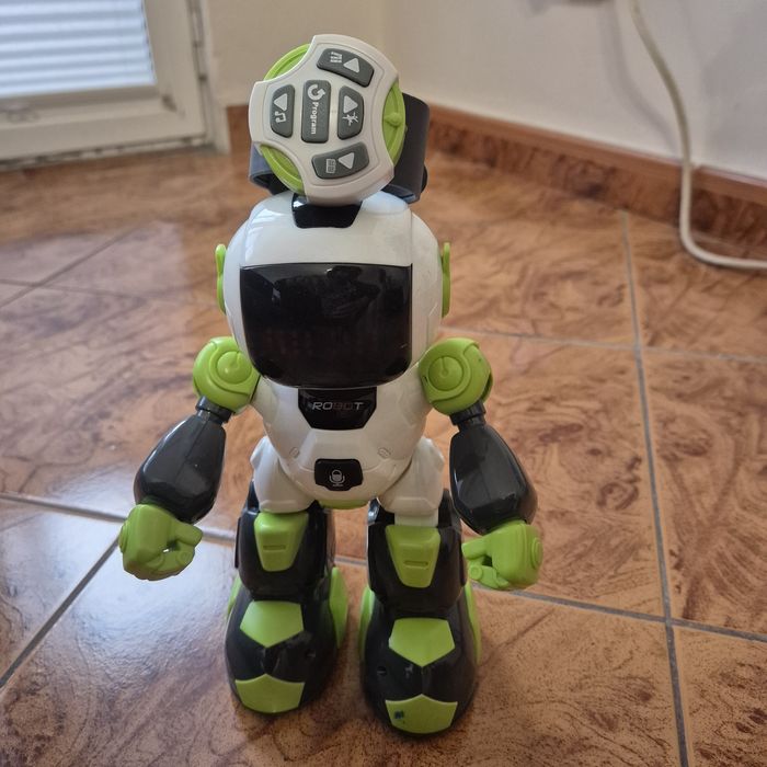 Играчка робот.Със звуци и светлини.