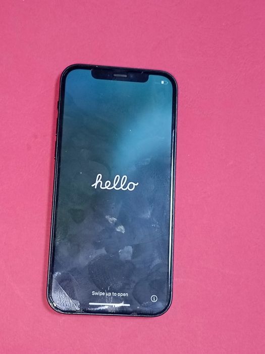 айфон 12, б/у с чехлом