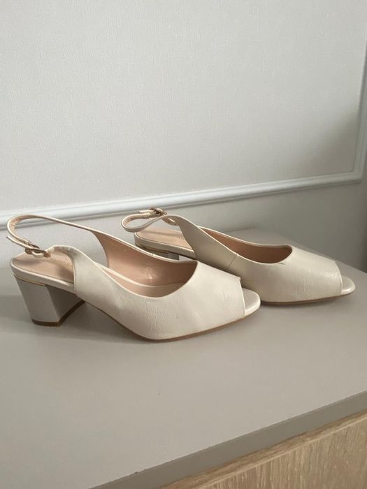 Срочно продам новую обувь