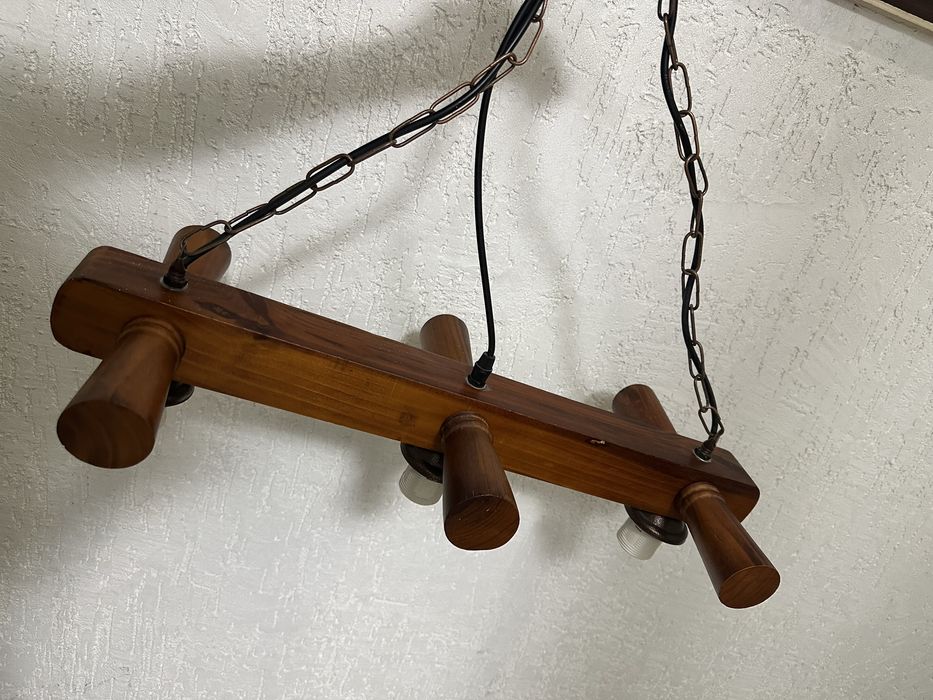 Продам люстру, дерево