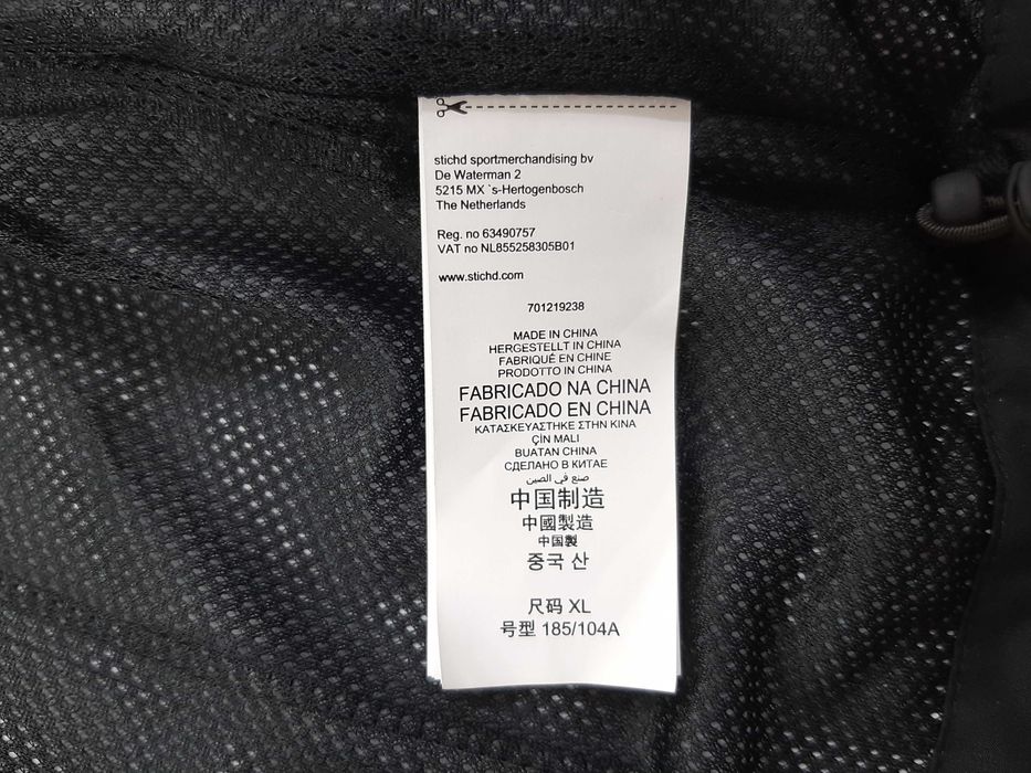 Mercedes AMG F1 Team Rain Jacket - Оригинално мъжко яке