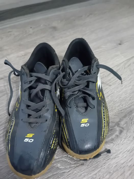 Vând ghete fotbal sala