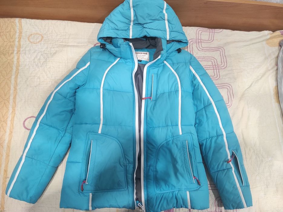 Продам куртку женскую