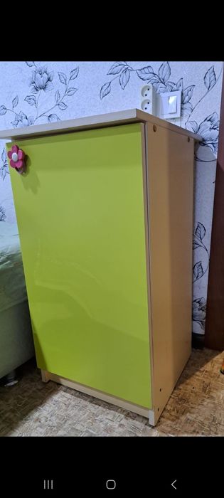 Продам детский гарнитур.кровать комод..