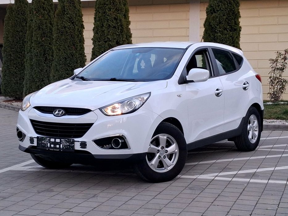 -Hyundai ix35  2011 1.7 crdi euro 5
-Euro 5
-1.7 diesel
-115 cp
-an fabricatie: 2011
242000km carte service 
Ultimul service 228000km in 28 11 202