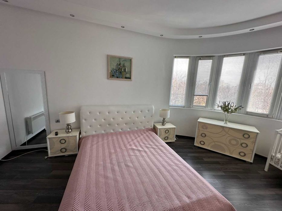 Тристаен апартамент - до хотел Черно море , пл. Севастопол