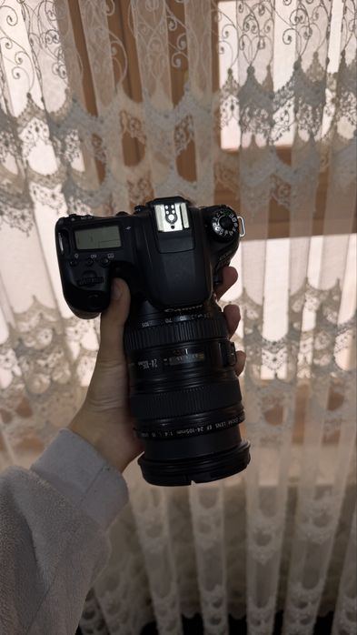 Продаю Canon 77D в отличном состоянии