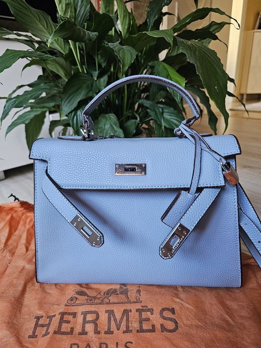 Синя кожена чанта