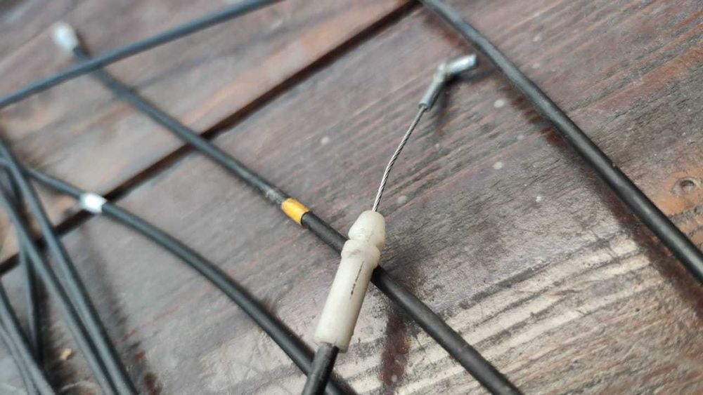 Тросик  двери RX300