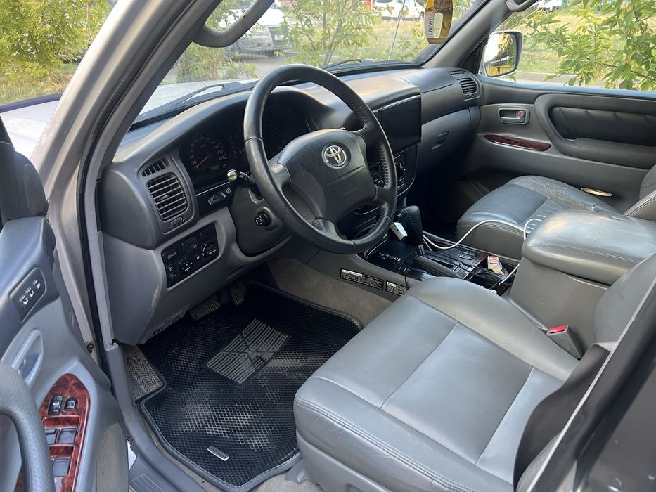 Toyota Land Cruiser 100