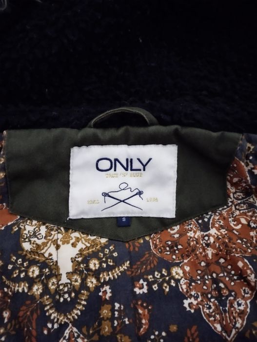 Vând geci diferite marimi